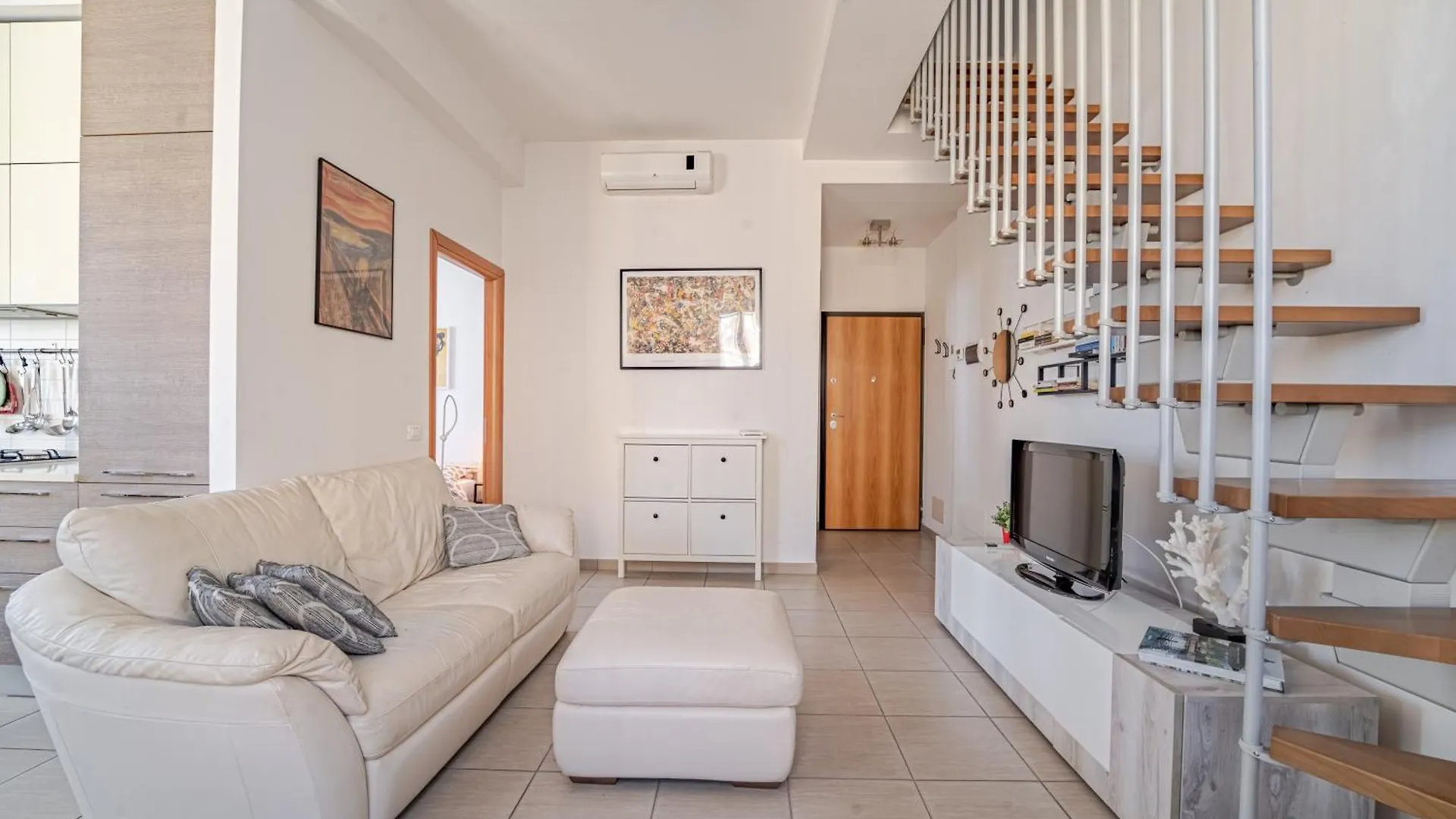 Mosse Bridge Apartment By Mamo Florence